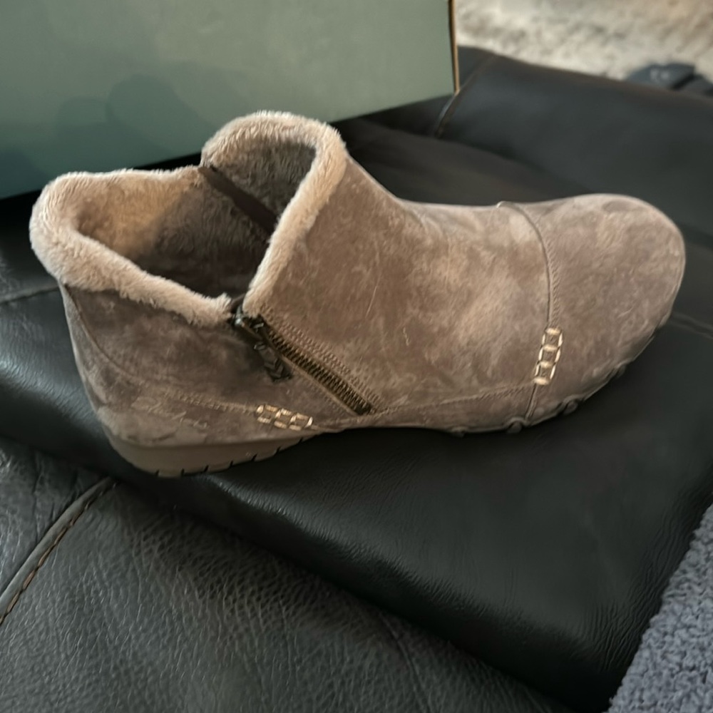 Women’s Sketchers Brand new in Box. Bikers-Mac. Earthy Chic. Mushroom